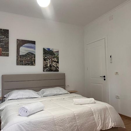 Hotel Villa Edis Berat Buitenkant foto