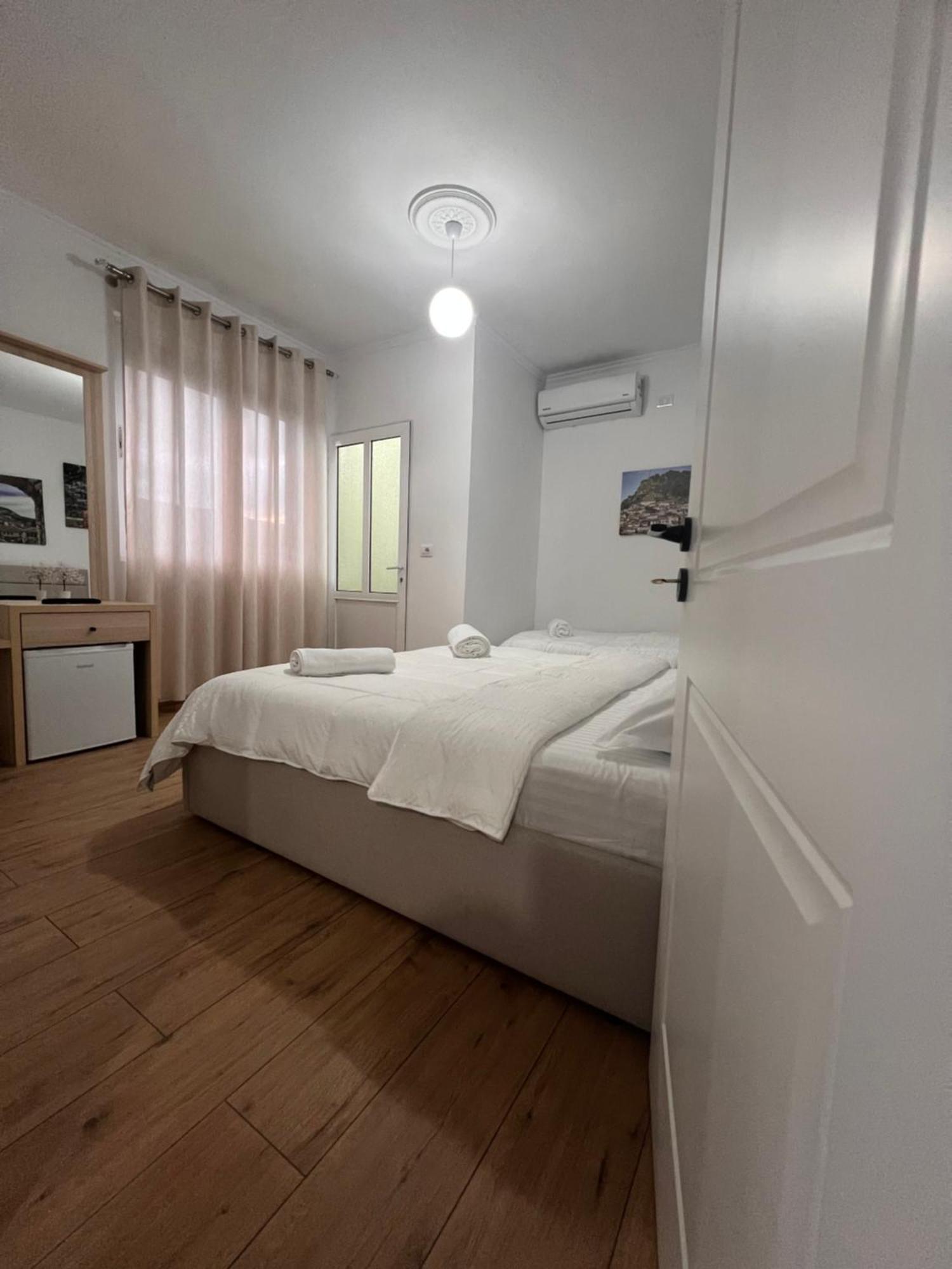Hotel Villa Edis Berat Buitenkant foto