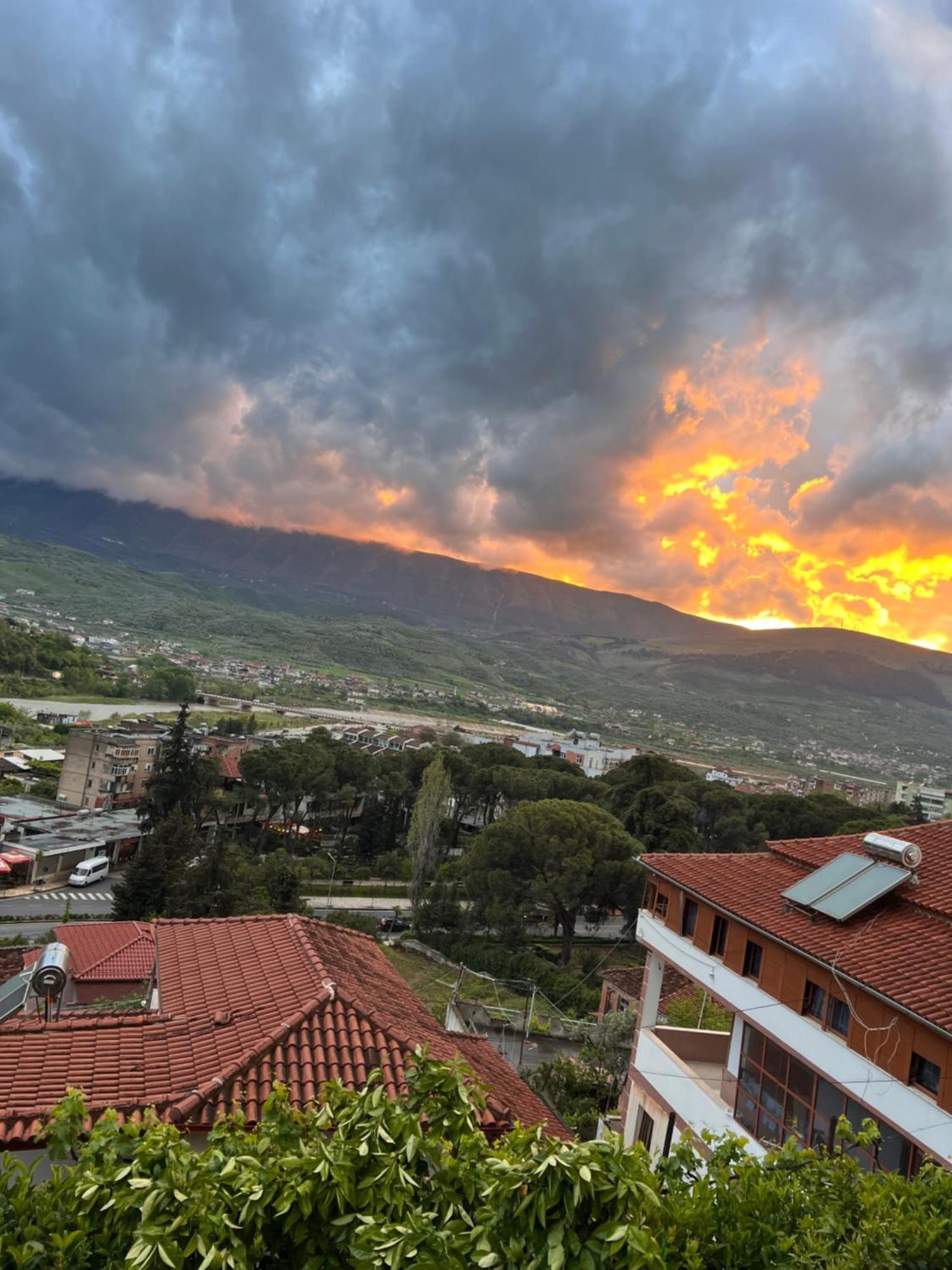 Hotel Villa Edis Berat Buitenkant foto