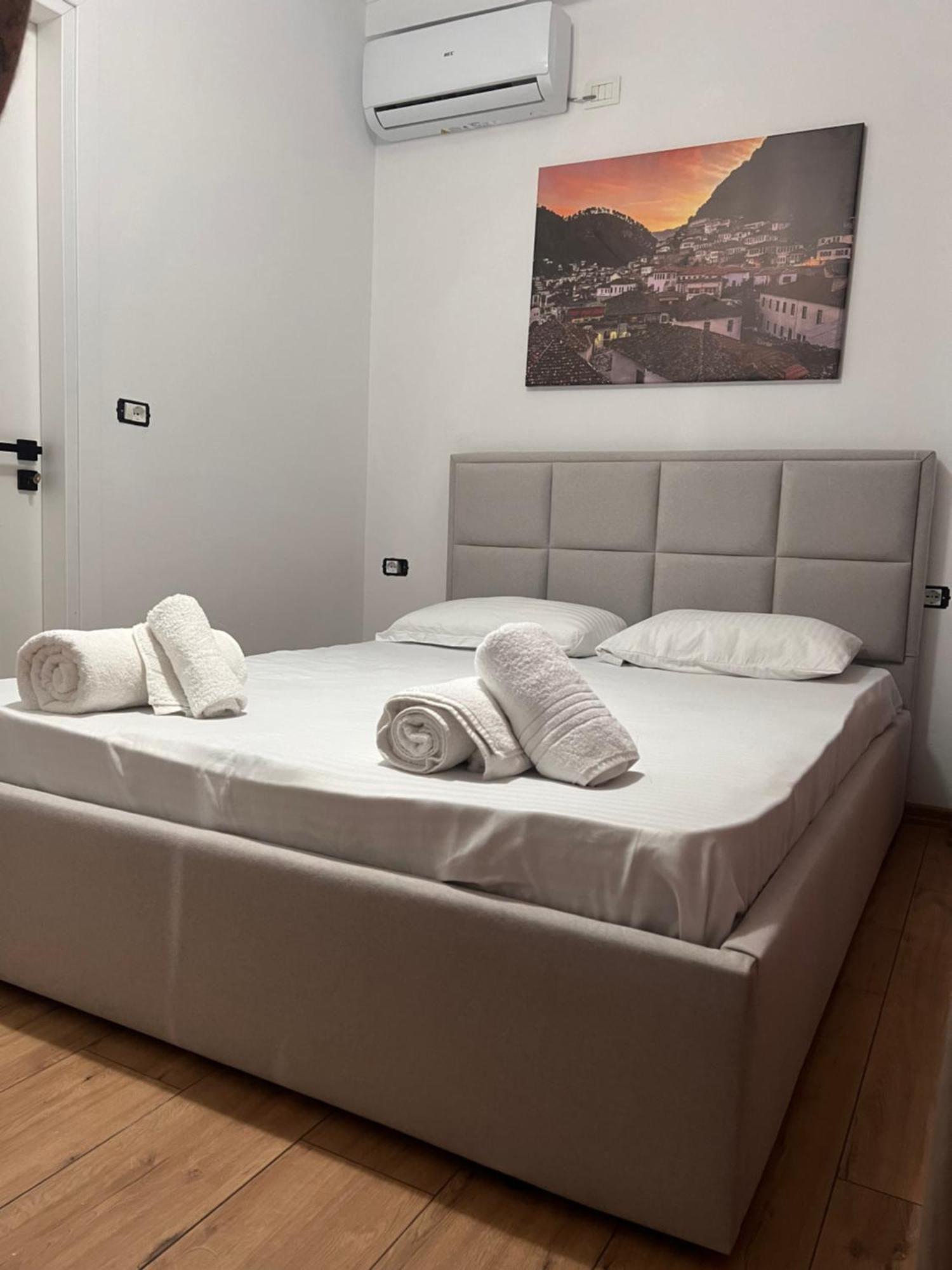 Hotel Villa Edis Berat Buitenkant foto